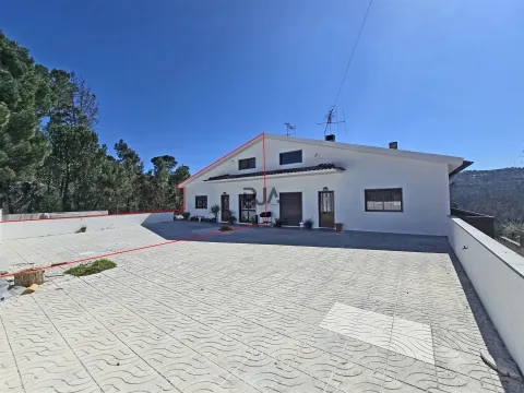 Andar moradia T4 para arrendamento em Mangualde