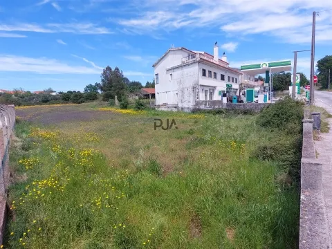Terreno com viabilidade de construção em Vila Cortês