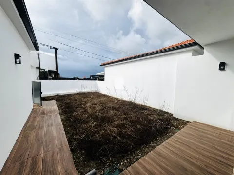 Moradia T4 Nova para Arrendar em Arada, Ovar | Com Jardim e Garagem