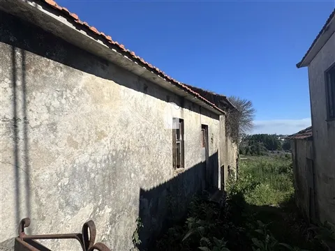 Moradias para Restauro com Terreno em Argoncilhe - Santa Maria da Feira | 6.988m²