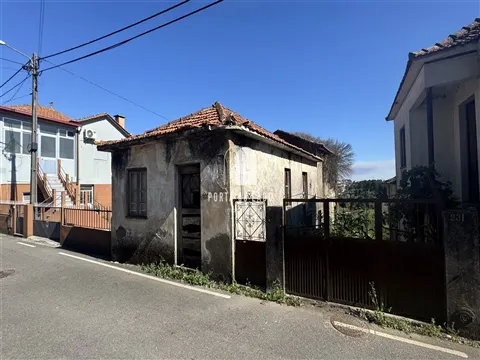 Moradias para Restauro com Terreno em Argoncilhe - Santa Maria da Feira | 6.988m²