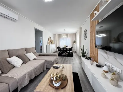 Vivienda T4 Reformada en Venta en Arrifana | Vistas al Mar | 4 Fachadas