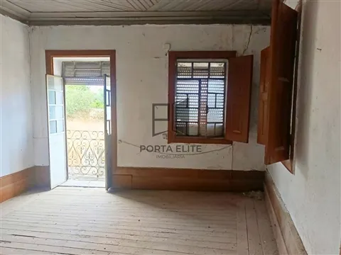 Moradia antiga para reconstrução – Lobelhe do Mato, Mangualde