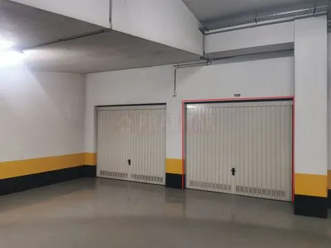 ARRENDA-SE GARAGEM EM PLENA SOLUM