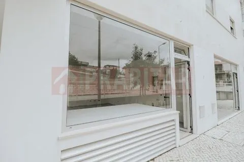 LOJA PARA COMÉRCIO DE RUA JUNTO À PRAIA NA FIGUEIRA DA FOZ