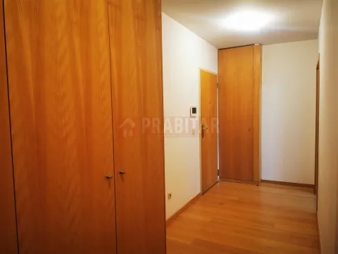 APARTAMENTO T2 COM APARCAMENTO DUPLO NO CONDOMÍNIO MONDEGO RESIDENCE