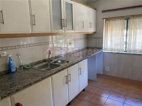 Apartamento T3 com Garagem na Av. Fernando Namora, Solum, Coimbra