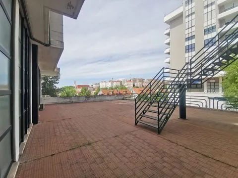 EM CELAS, ARRENDA-SE ESCRITÓRIO (registado na CRP COMO ARRUMO)