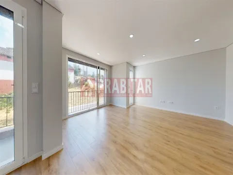 MORADIA T3 NOVA EM SANTA CLARA