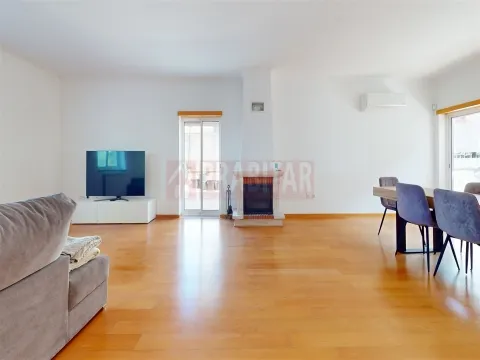 MORADIA T5 EM CASTELO VIEGAS - SANTA CLARA