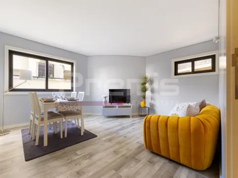 T1 no centro do Porto em frente ao metro