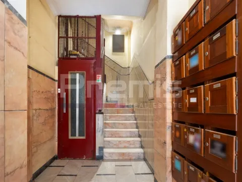 T1 no centro do Porto em frente ao metro