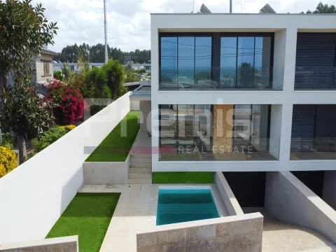 Moradia T4 na Madalena, com vista mar/ Piscina/ Jardim