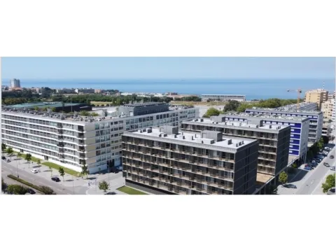 Apartamento T1 Novo, com varanda e lugar de garagem, Matosinhos Sul