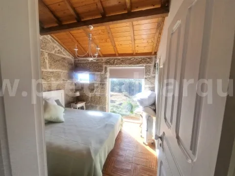 Moradia em pedra, totalmente restaurada, Vila Nova de Cerveira