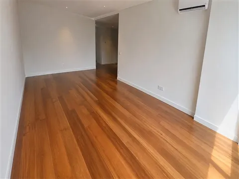 3-Zimmer-Wohnung mit Terrasse, Garage für 2 Autos und hervorragender Lage direkt neben dem Bessa-Sta