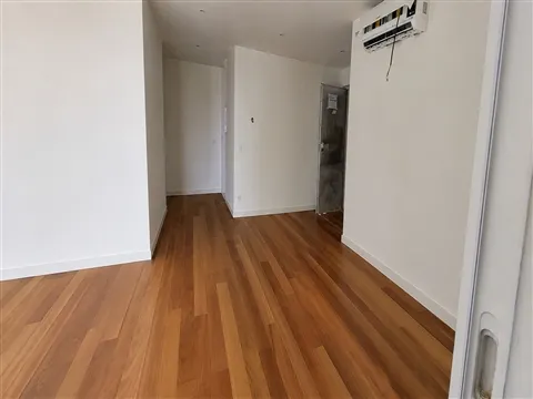 3-bedroom apartment with terrace, garage for 2 cars and excellent location next to the Bessa Stadium