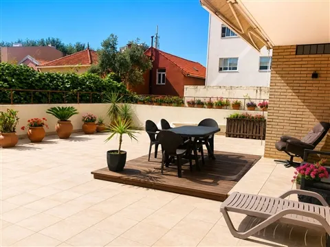 Apartamento T3 mobilado, com terraço com 112 m2, Foz do Douro