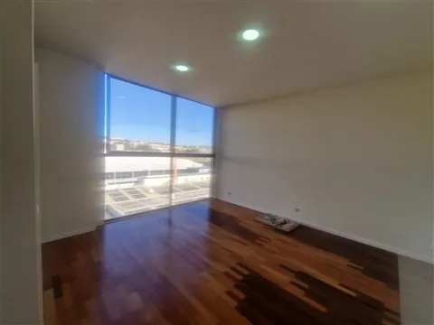 Apartamento T1 remodelado, com lugar de garagem, Matosinhos Sul