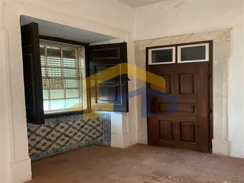 Prédio em Propriedade Total à Venda no Coração de Estremoz