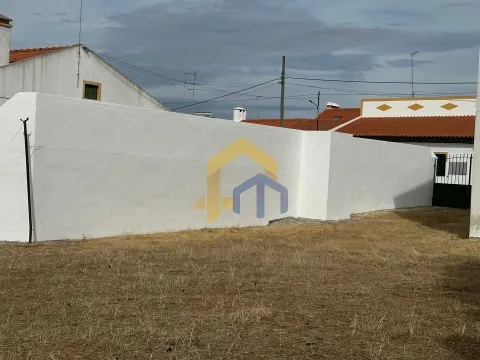 Moradia para reabilitar em Vaiamonte – Monforte