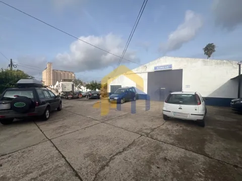 Armazém / Oficina de Serralharia Mecânica para venda em Estremoz