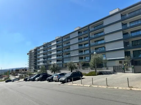 Apartamentos T4 em Condomínio fechado em Guimarães