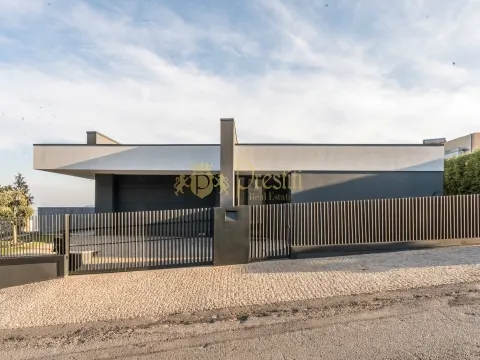 Maison de 3+1 chambres avec piscine à Abação