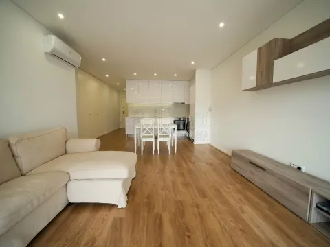 Inizia una nuova storia in un grazioso appartamento con 1 camera da letto ad Oliveira, São Paio