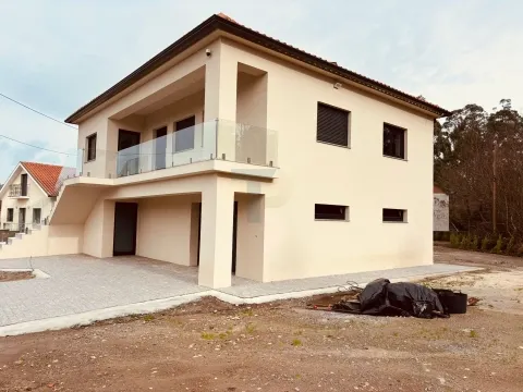 Moradia T3+1 Remodelada Subportela - Prime Transition