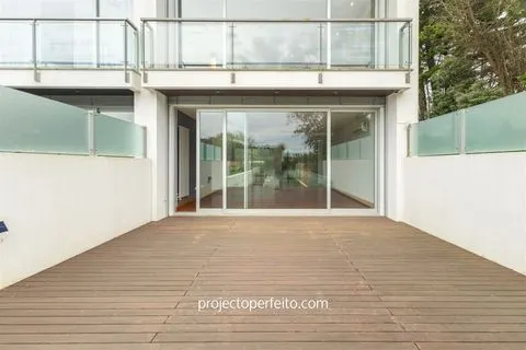 Moradia T3 em Condomínio Fechado com piscina