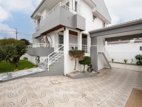 半独立式的房子 3个房间 +1