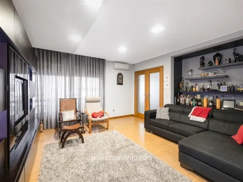 Moradia em Banda T3+1