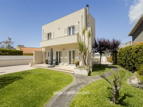 Detached house T4