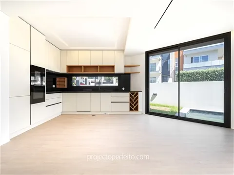 Moradia Geminada T5