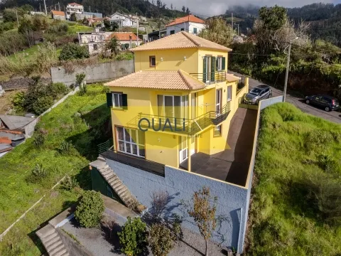 3+2 bedroom house with sea and mountain views