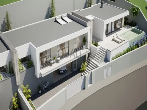 Maison jumelée de trois chambres avec piscine à débordement à Arco da Calheta, Calheta