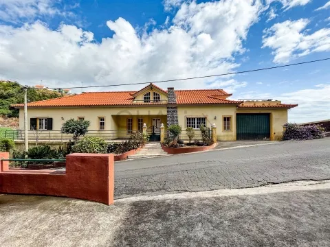 Moradia com Potencial Único para Investimento nos Canhas, Ponta do Sol