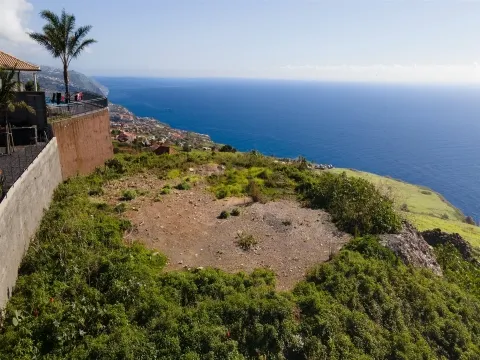 727 m2 plot in Prazeres, Calheta