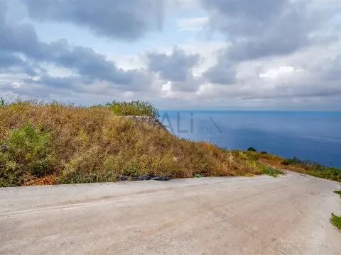 Terreno com 727 m2 nos Prazeres, Calheta