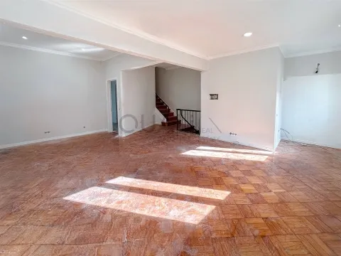 Casa renovada de 4 dormitorios en Funchal