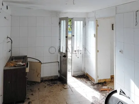 Casa bifamiliare con 2 camere da letto da ristrutturare, Funchal