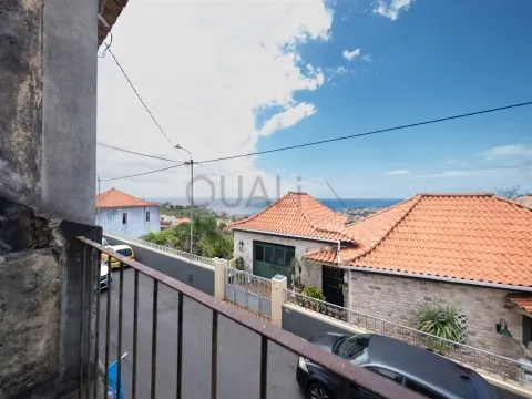 Moradia Tradicional para Reabilitar no Funchal