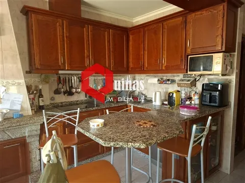 5-bedroom house with garage and land in the center of Sabugal.