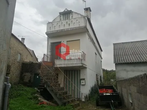 Moradia T2 para venda no Baraçal