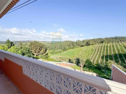 Moradia com garagem, piscina e vista sobre o campo em Caldas da Rainha