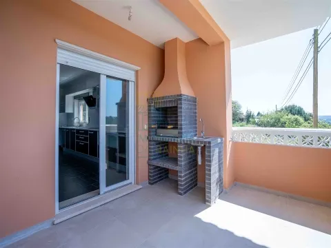 Moradia com garagem, piscina e vista sobre o campo em Caldas da Rainha