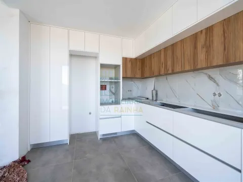 Appartement de 4 Chambres avec terrasse à Caldas da Rainha