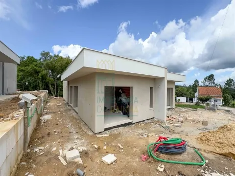 Single-Storey Villa Near Caldas da Rainha