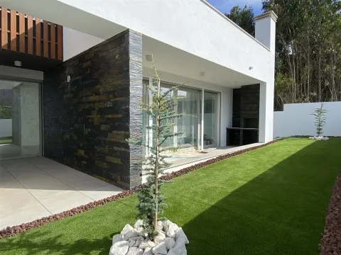 3-Bedroom Villa with Pool in Salir do Porto